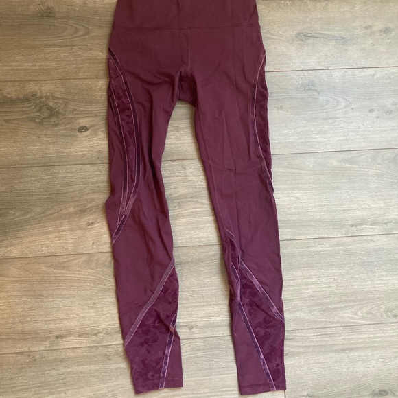 Lululemon size 6 25” wunder under maroon leggings - Picture 4 of 5